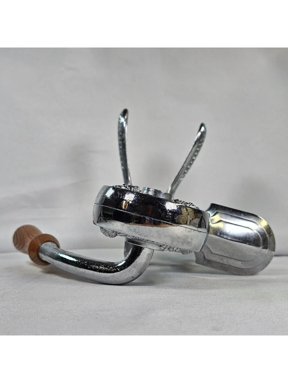 Estate Wine Opener Vintage Countertop Mount Corkscrew Chrome Grape Embossed Wood